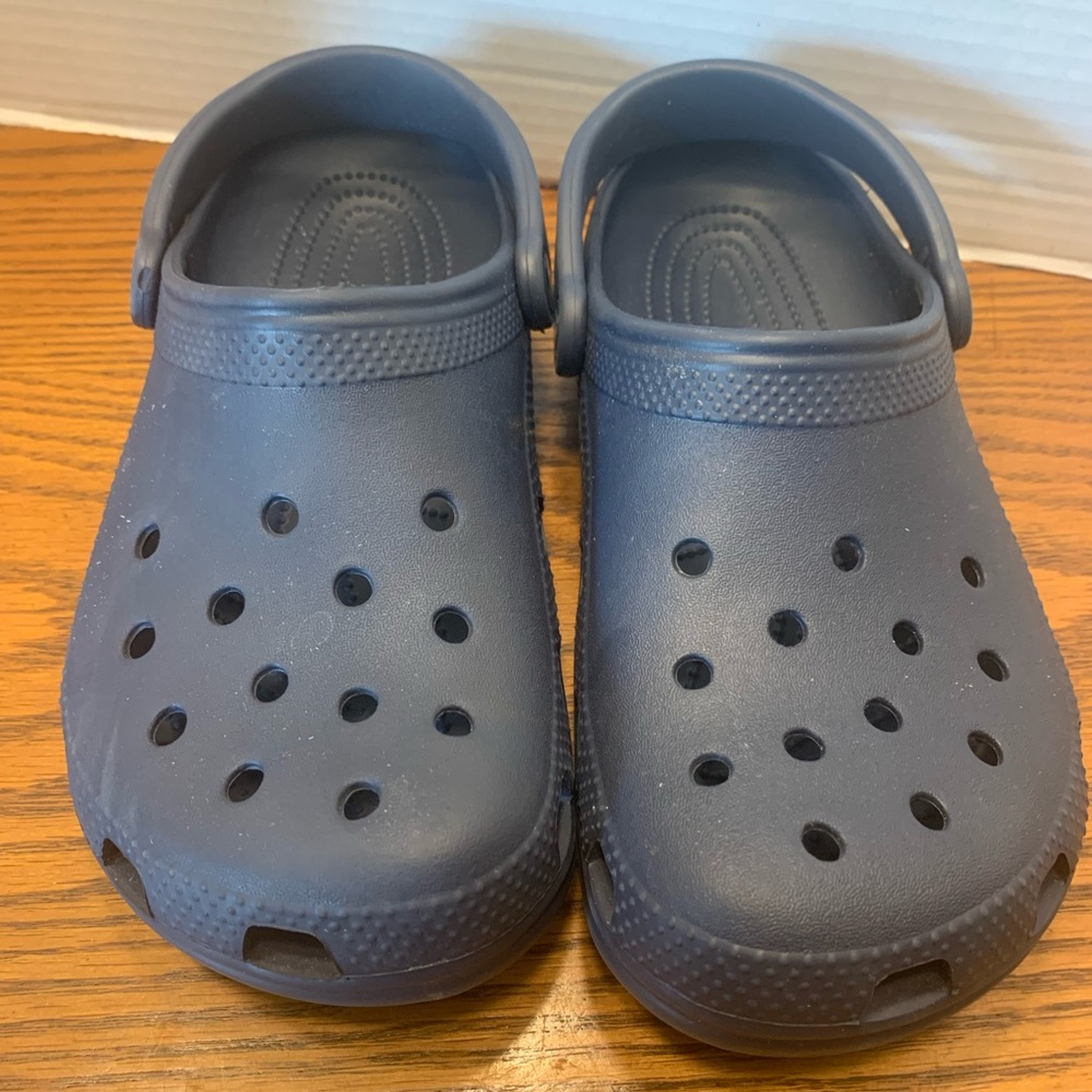 CROCS Dark Blue clogs Slip on fun to wear comfortable Size M6 /W8 Great Shape